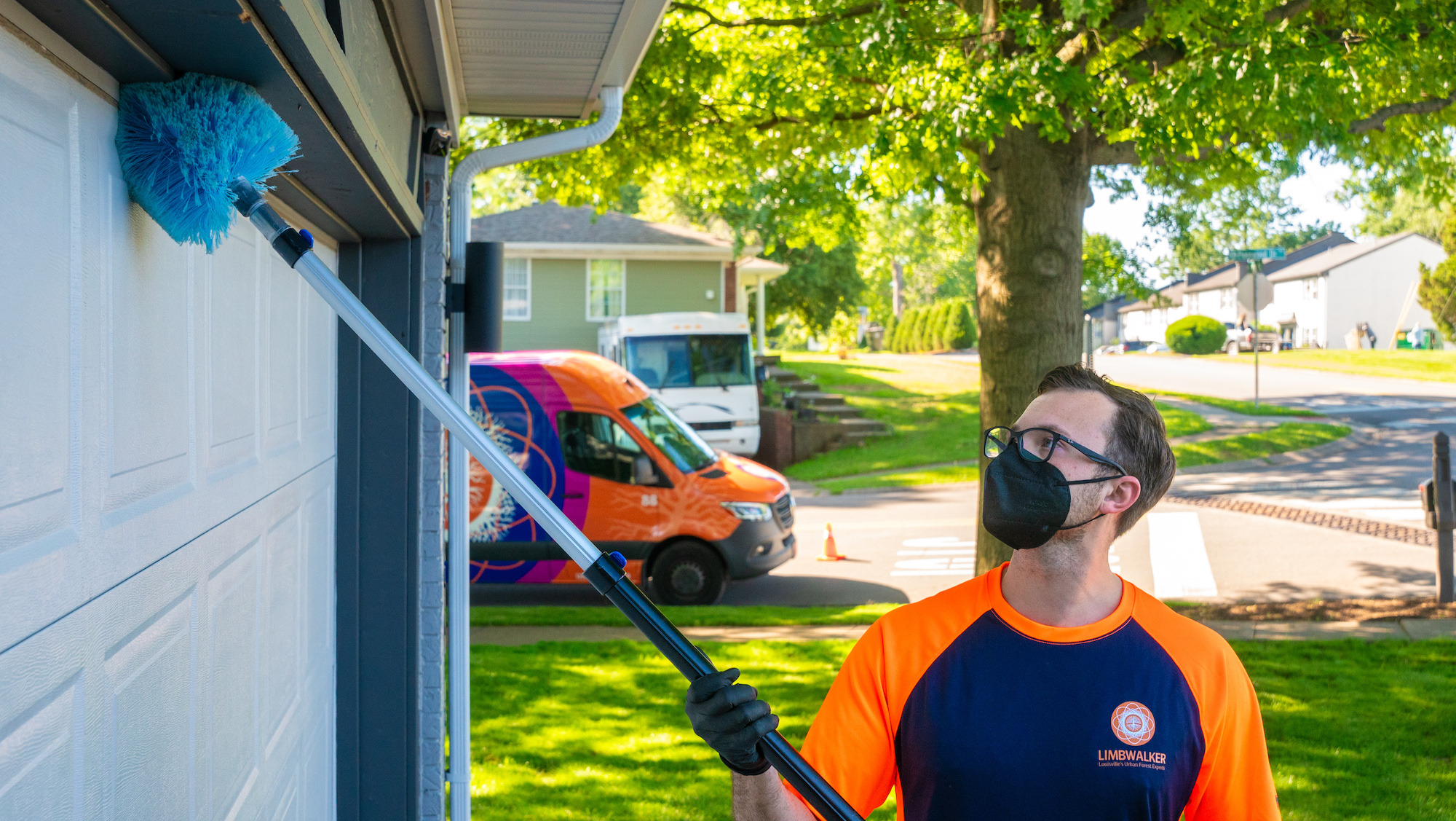 Perimeter pest control dusting for spider webs 