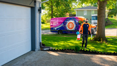 technician perimeter pest control home