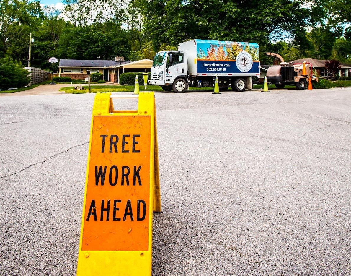 Tree-service-truck-sign